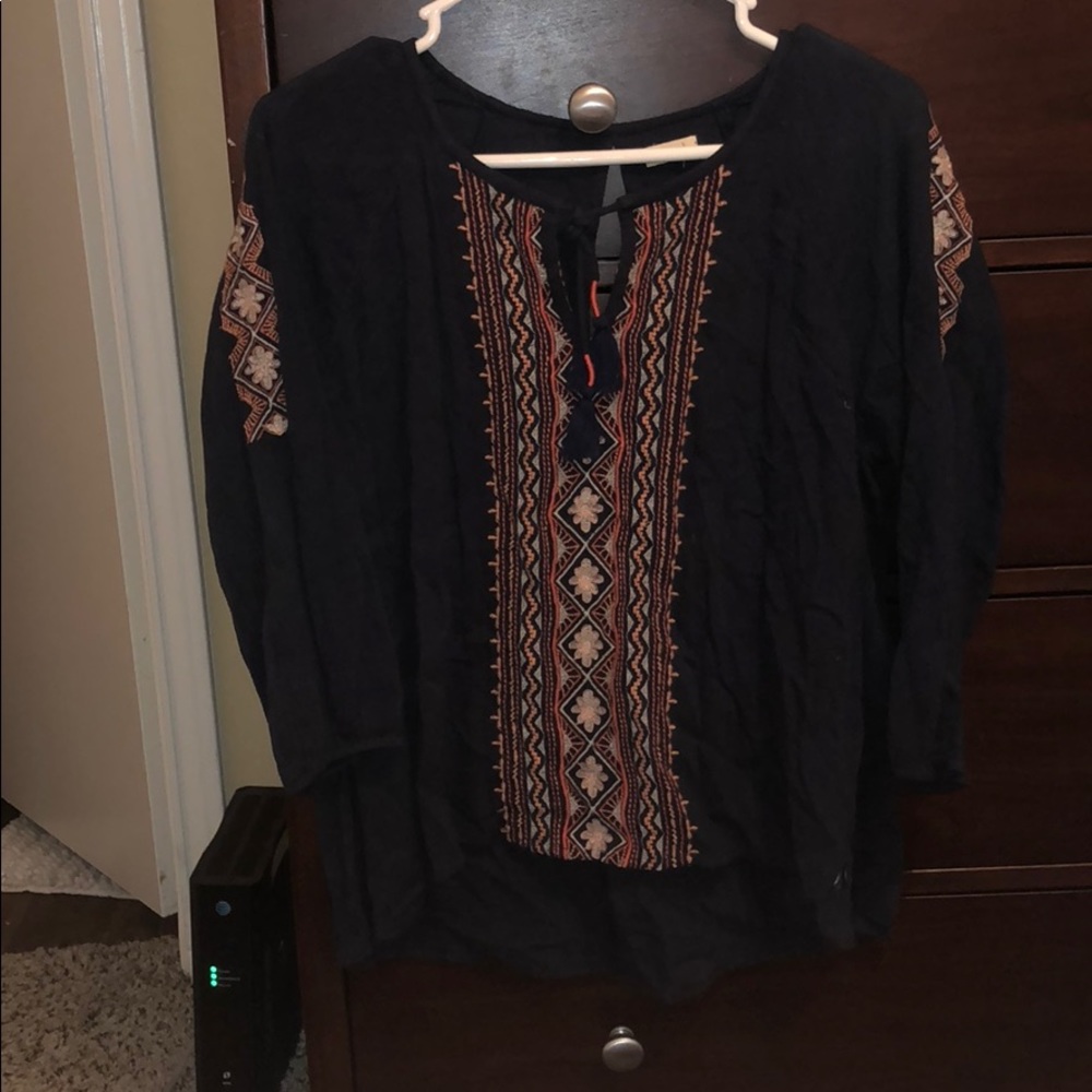 hollister half sleeve shirt